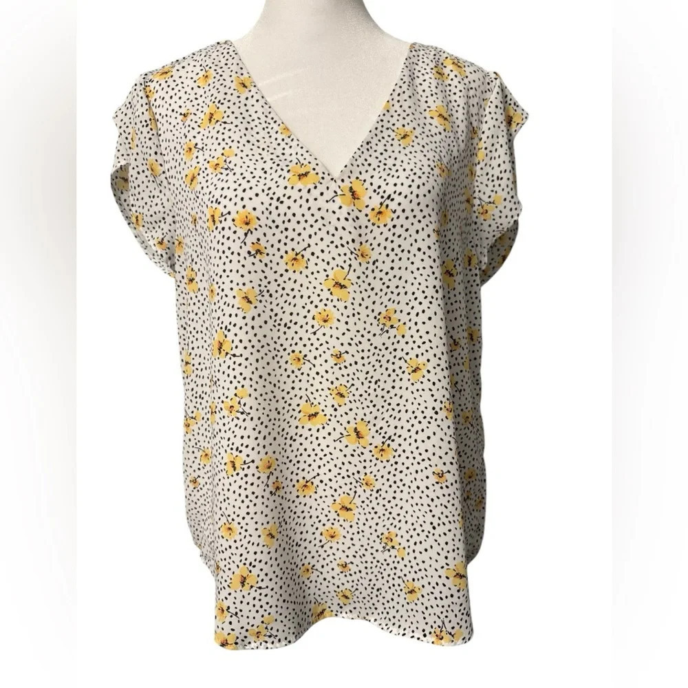 Lily White v neck top with black design with yellow flowers. Hi-Lo Size Medium